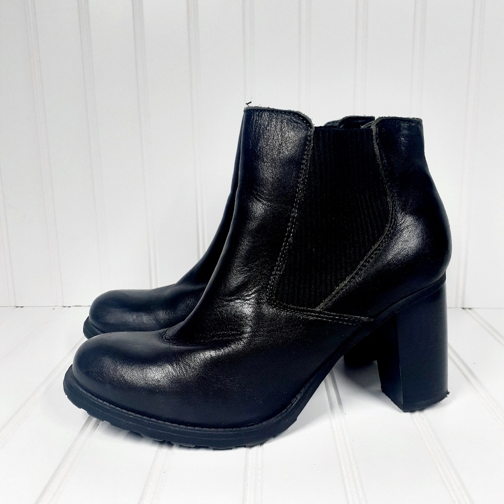 Megis Black Heeled Ankle Boots - Picture 2 of 10
